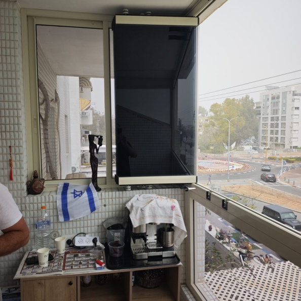 גג חדש, מעקות וסגירת זכוכית מתקפלת למרפסת באשדוד
