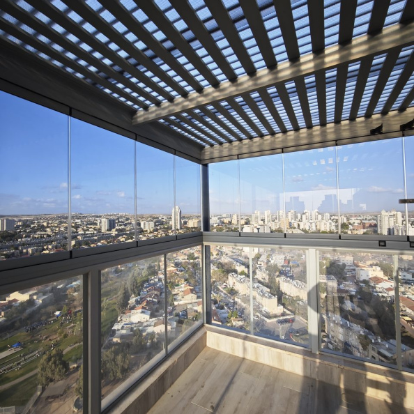 פרגולת אלומיניום חדשה וזכוכית מתקפלת בבאר שבע